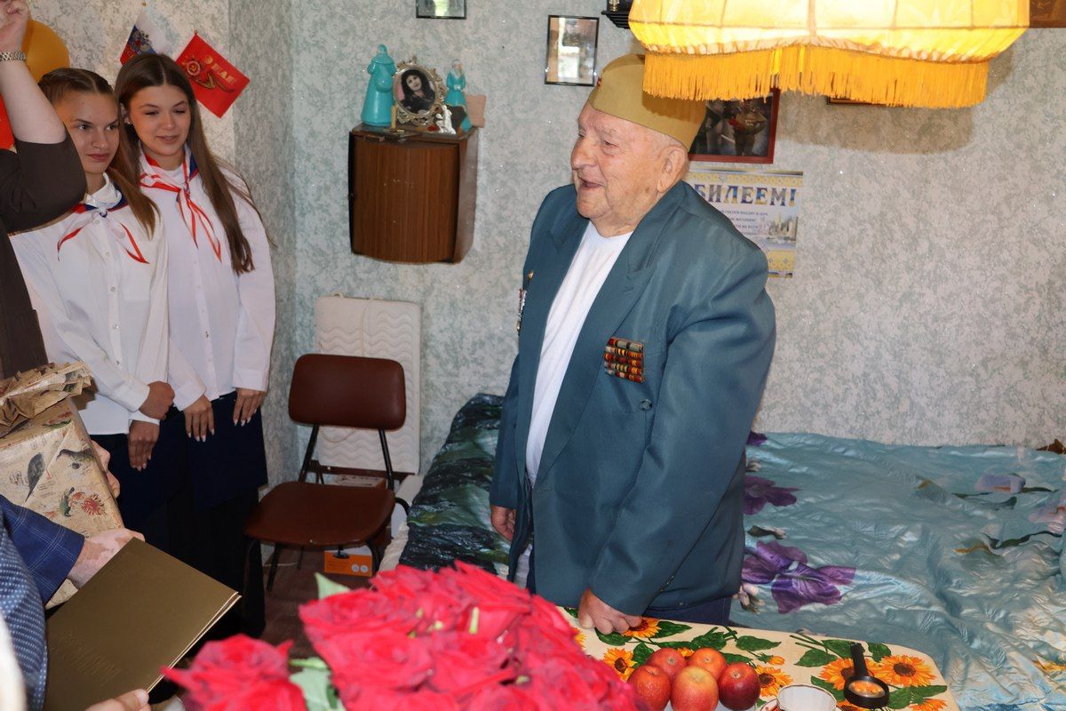 Бойцы СВО поздравили ветерана Великой Отечественной войны со 100-летием