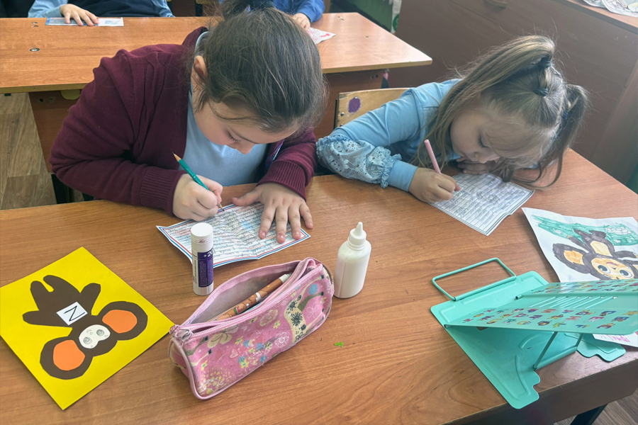 Школьники региона продолжают помогать нашим солдатам