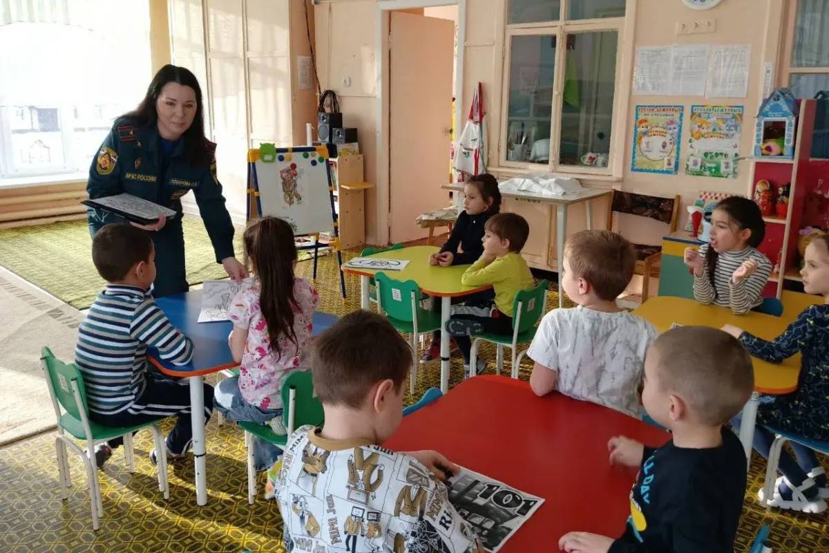 Сотрудница пожарного надзора в Ефремове провела профилактическое занятие с детьми Сотрудница пожарного надзора в Ефремове провела профилактическое занятие с детьми