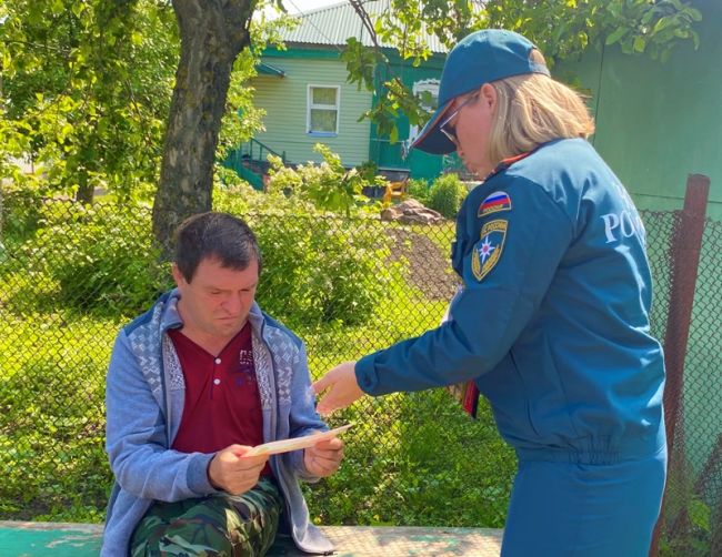 Сотрудники пожарного надзора в Ефремове продолжают профилактическую работу с населением