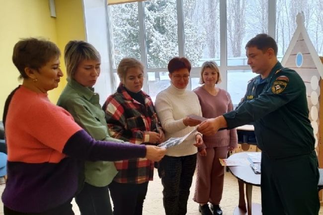 Соцработники в Ефремове прошли инструктаж по пожарной безопасности