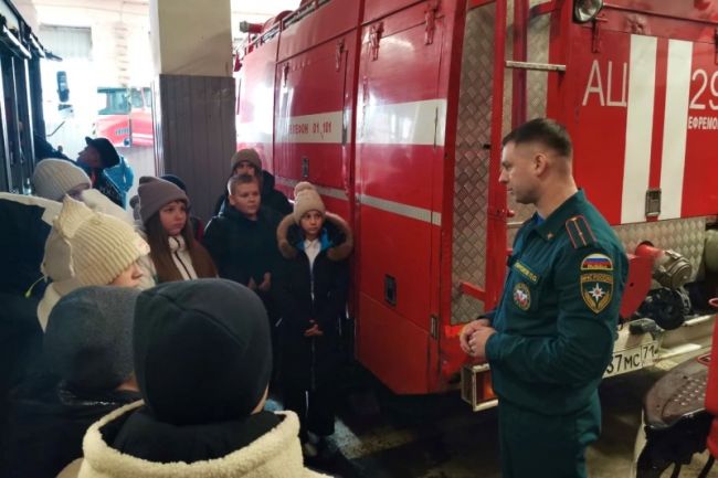 В гостях у спасателей 29-й пожарно-спасательной части Ефремова побывали школьники
