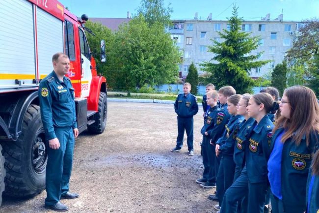 Кадеты – будущие спасатели – посетили пожарную часть в Ефремове