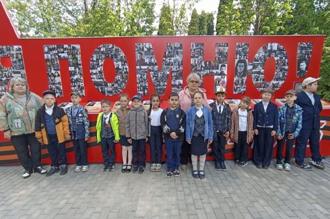 Воспитанники Дворца творчества побывали на экскурсии в Комсомольском сквере