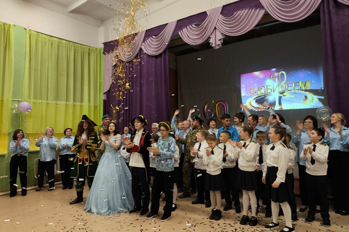 Средняя школа № 9 в Ефремове отметила 60-летний юбилей Средняя школа № 9 в Ефремове отметила 60-летний юбилей