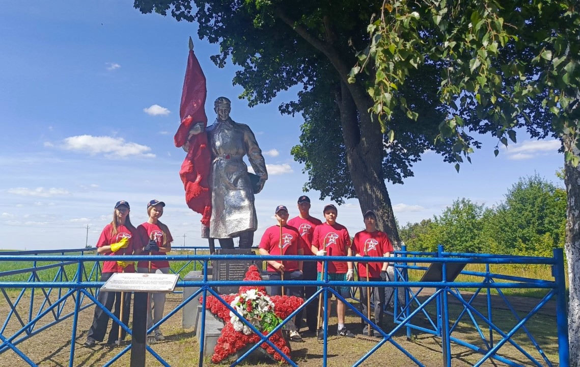 Ефремовские юнармейцы привели в порядок обелиск в деревне Ярославке