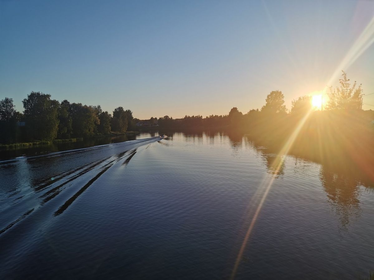 Жаркая погода не сдает своих позиций