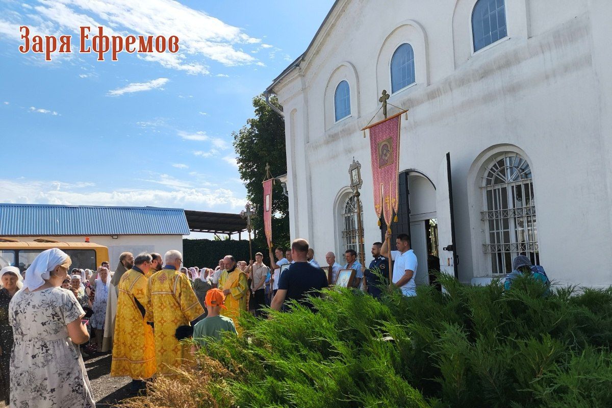 Престольный праздник отметили в Свято-Петропавловском храме села Новокрасивое Ефремовского округа