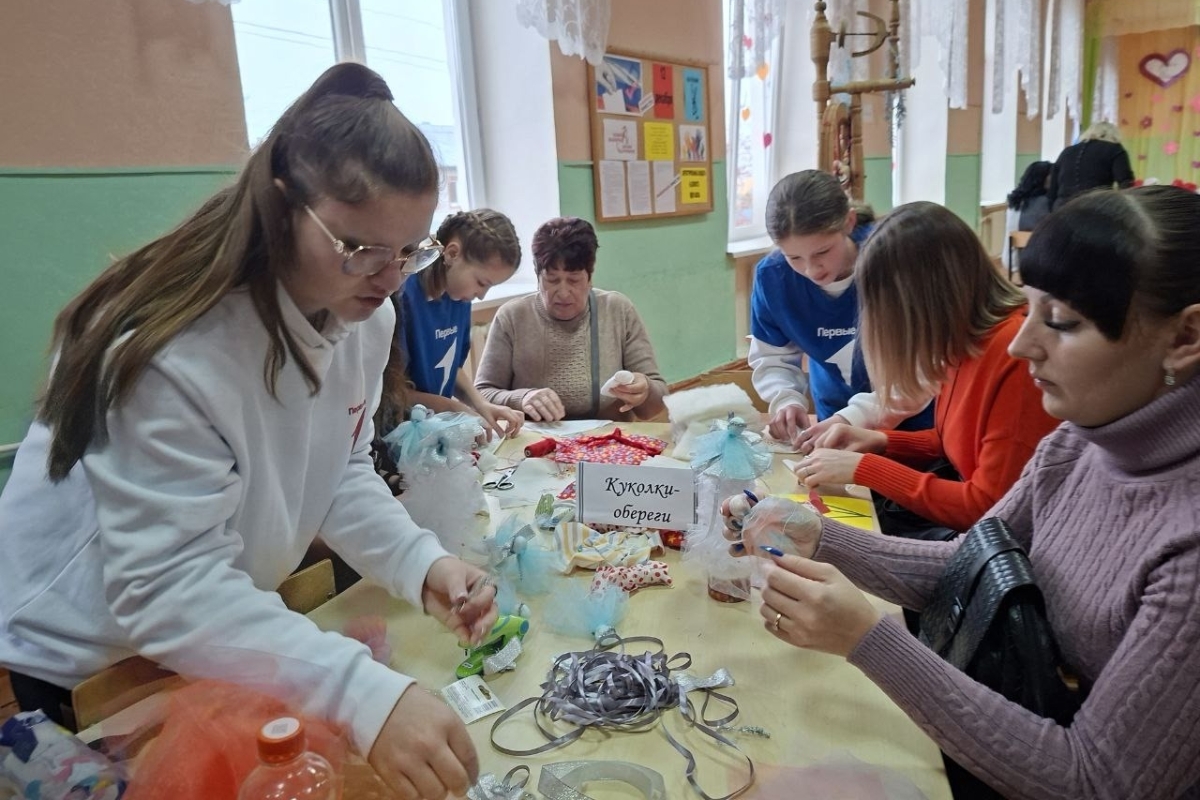 Ефремовские гимназисты устроили праздник для мам Ефремовские гимназисты устроили праздник для мам