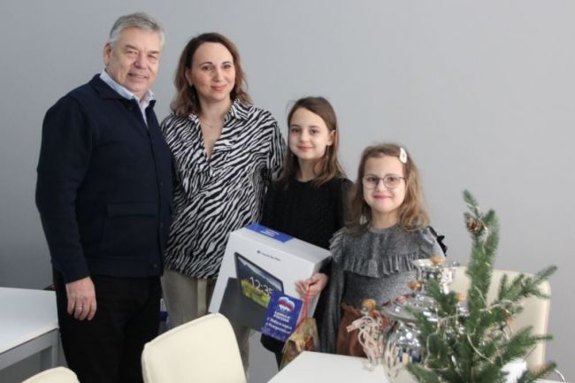 Николай Воробьев поздравил с Рождеством семью участника СВО