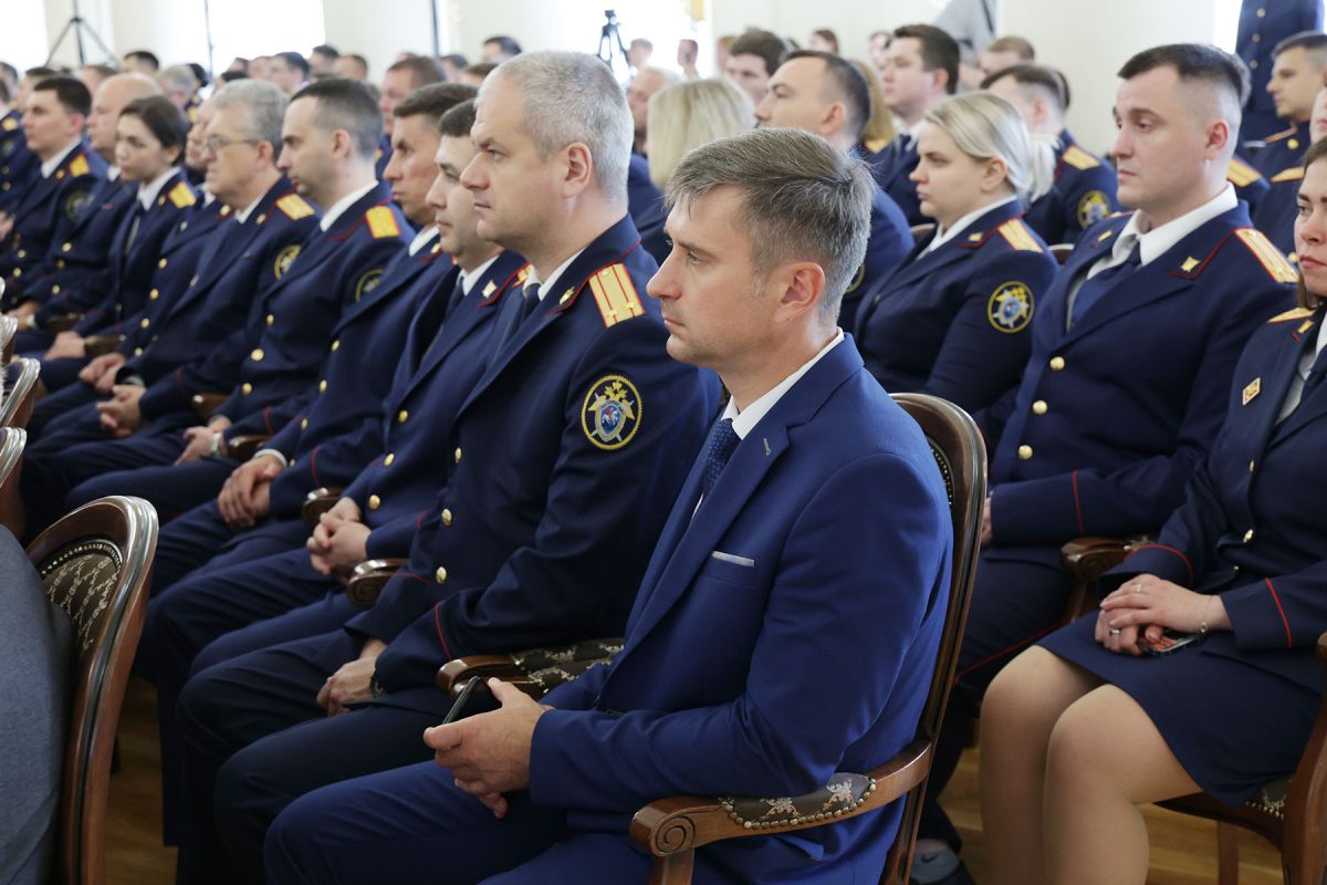 В Туле наградили отличившихся следователей