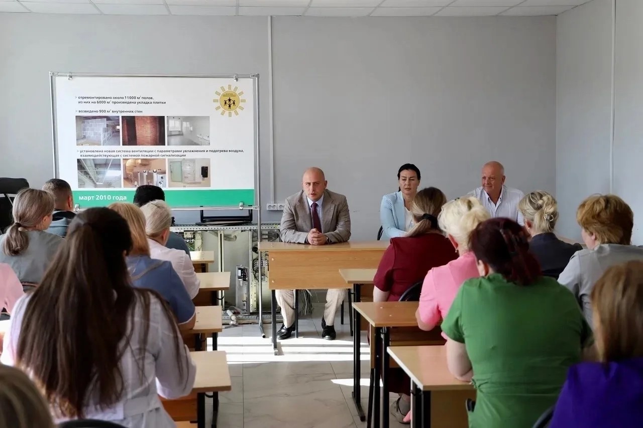 В Ефремове с медицинскими работниками встретился Юрий Бровко В Ефремове с медицинскими работниками встретился Юрий Бровко