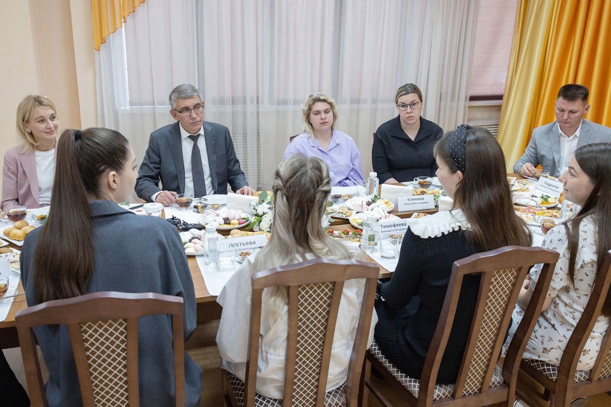 По инициативе Дмитрия Миляева многодетные мамы-студентки тульских вузов будут учиться бесплатно