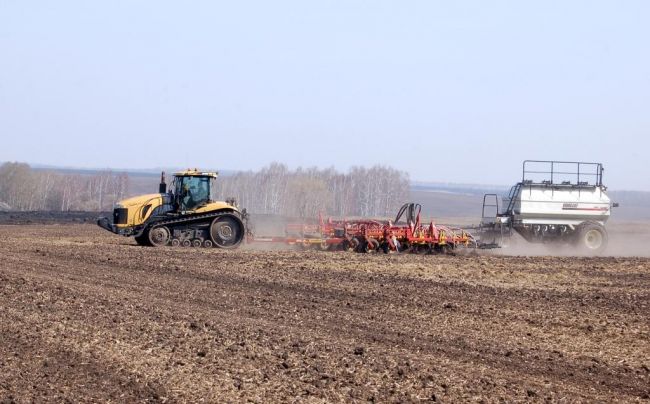 Аграрии Ефремовского района традиционно одними из первых в области приступили к весенним полевым работам