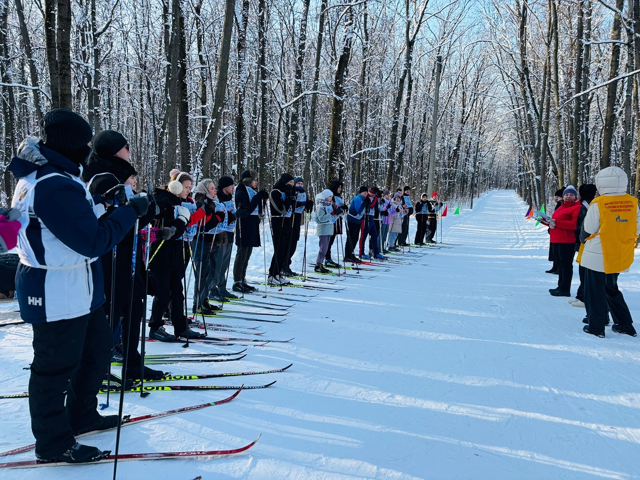 Студенты вышли на лыжню