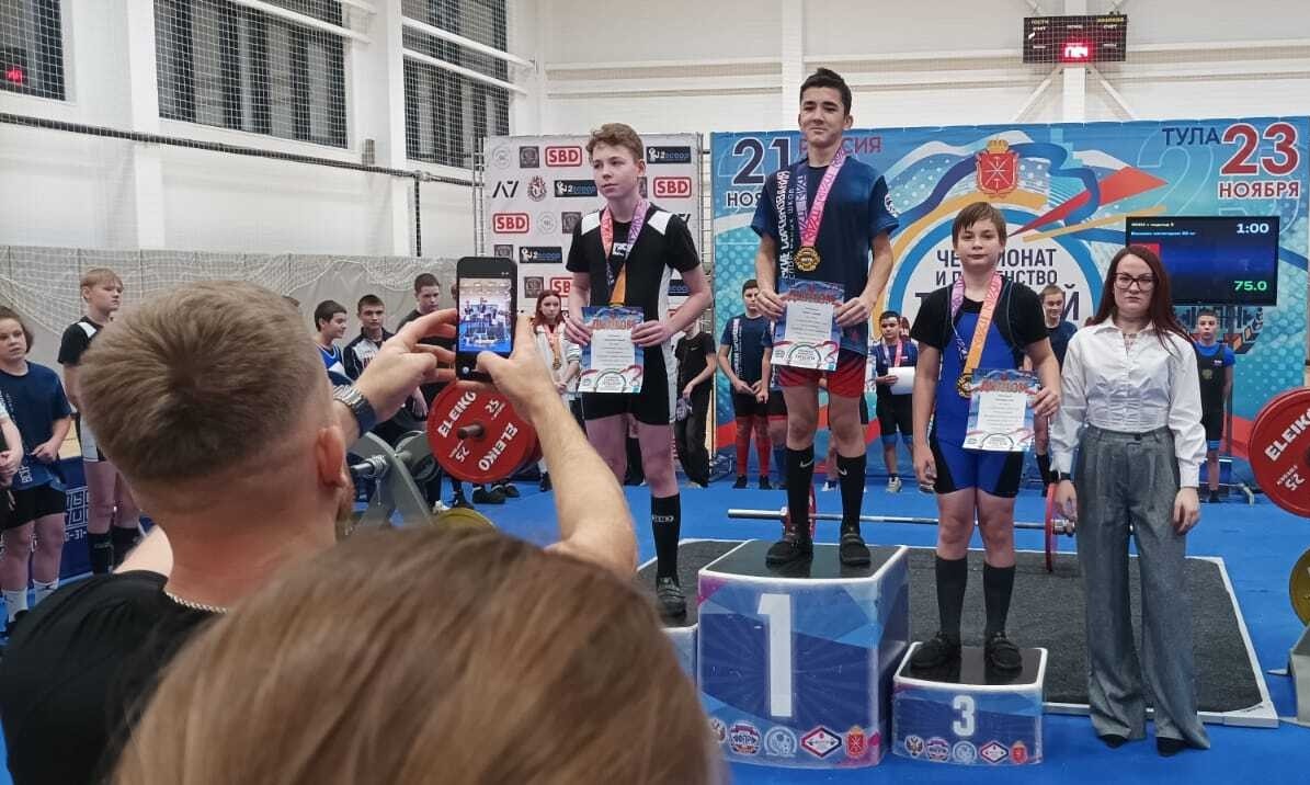 Пауэрлифтеры из Ефремова показали хороший результат на соревнованиях в Туле