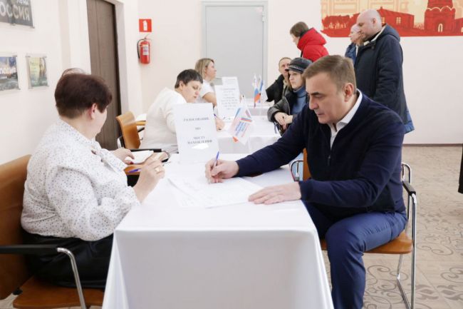 Губернатор Тульской области Алексей Дюмин проголосовал на выборах Президента России