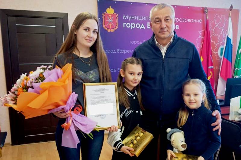 Отличный подарок к празднику получили Анастасия Стародубцева и две ее дочки