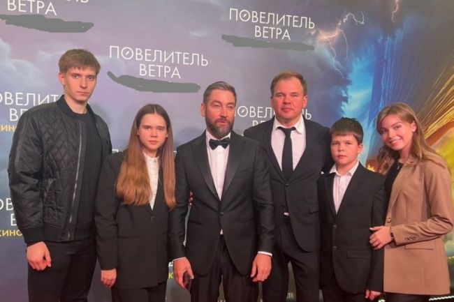 Почетный гражданин города Ефремова Игорь Крюков поздравил Федора Конюхова с премьерой фильма