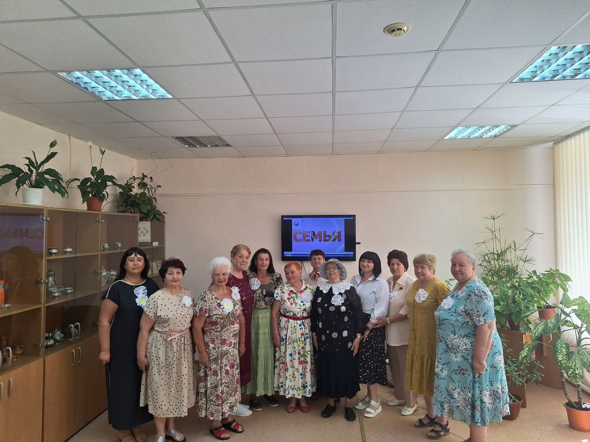 Старшее поколение ефремовцев отметило День семьи, любви и верности
