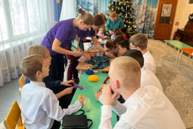 Волонтеры провели мастер-класс в центре для несовершеннолетних в Ефремове