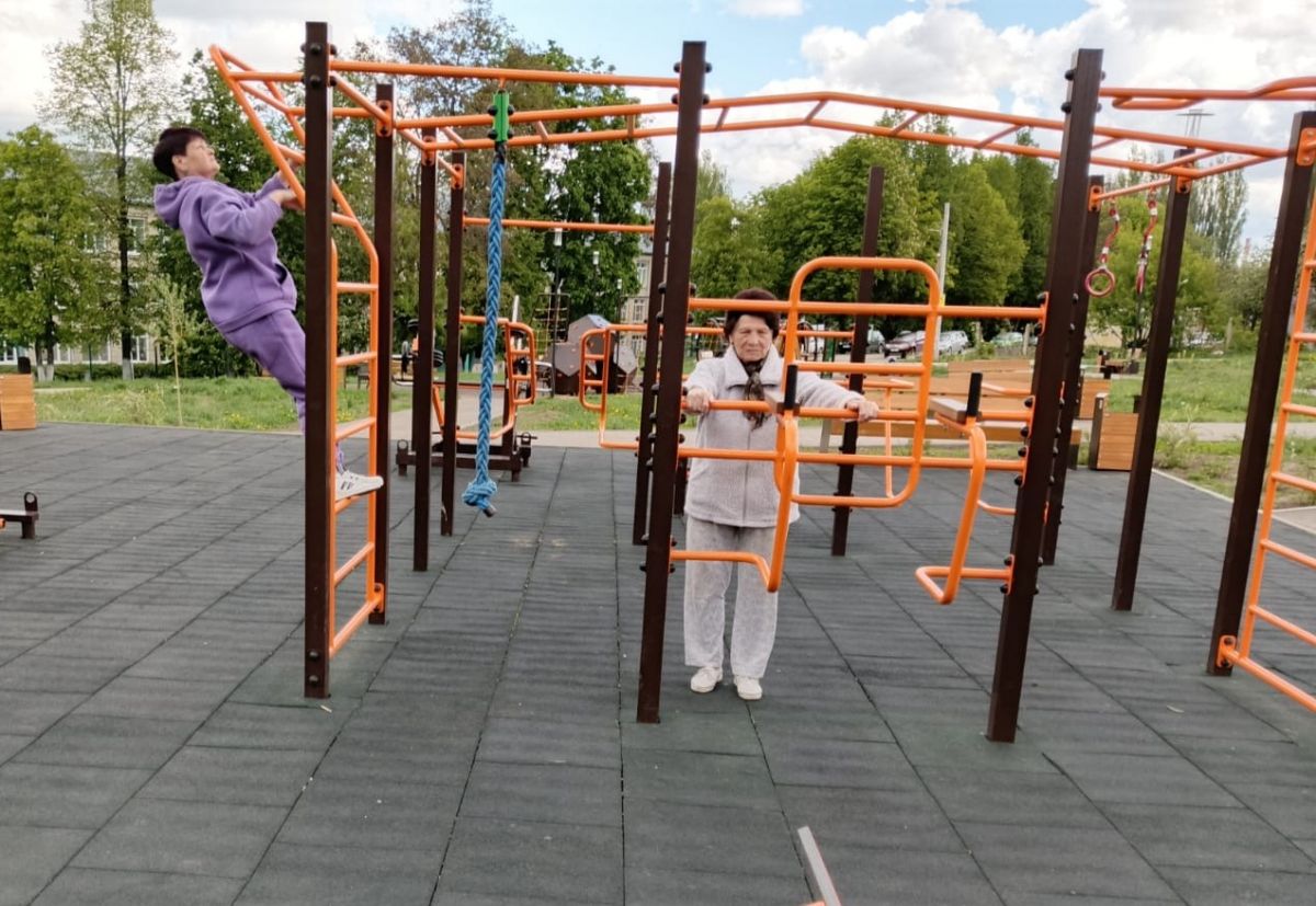Ефремовские пенсионеры укрепляют здоровье, занимаясь на тренажерах Ефремовские пенсионеры укрепляют здоровье, занимаясь на тренажерах