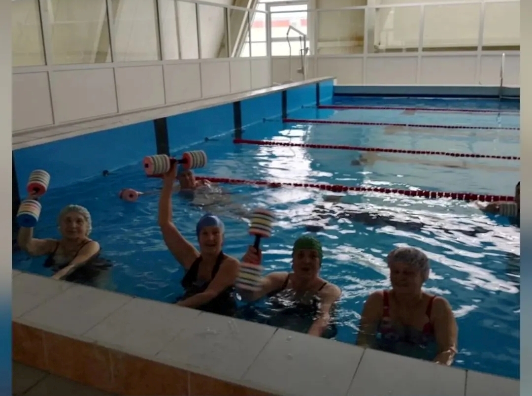 Занятия плаванием помогают пожилым ефремовцам укреплять здоровье Занятия плаванием помогают пожилым ефремовцам укреплять здоровье