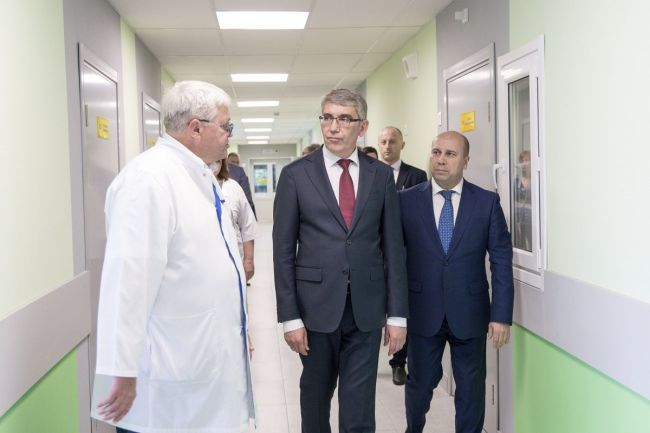 Врио губернатора Дмитрий Миляев осмотрел ход ремонта стационара детской больницы в Щекинском районе