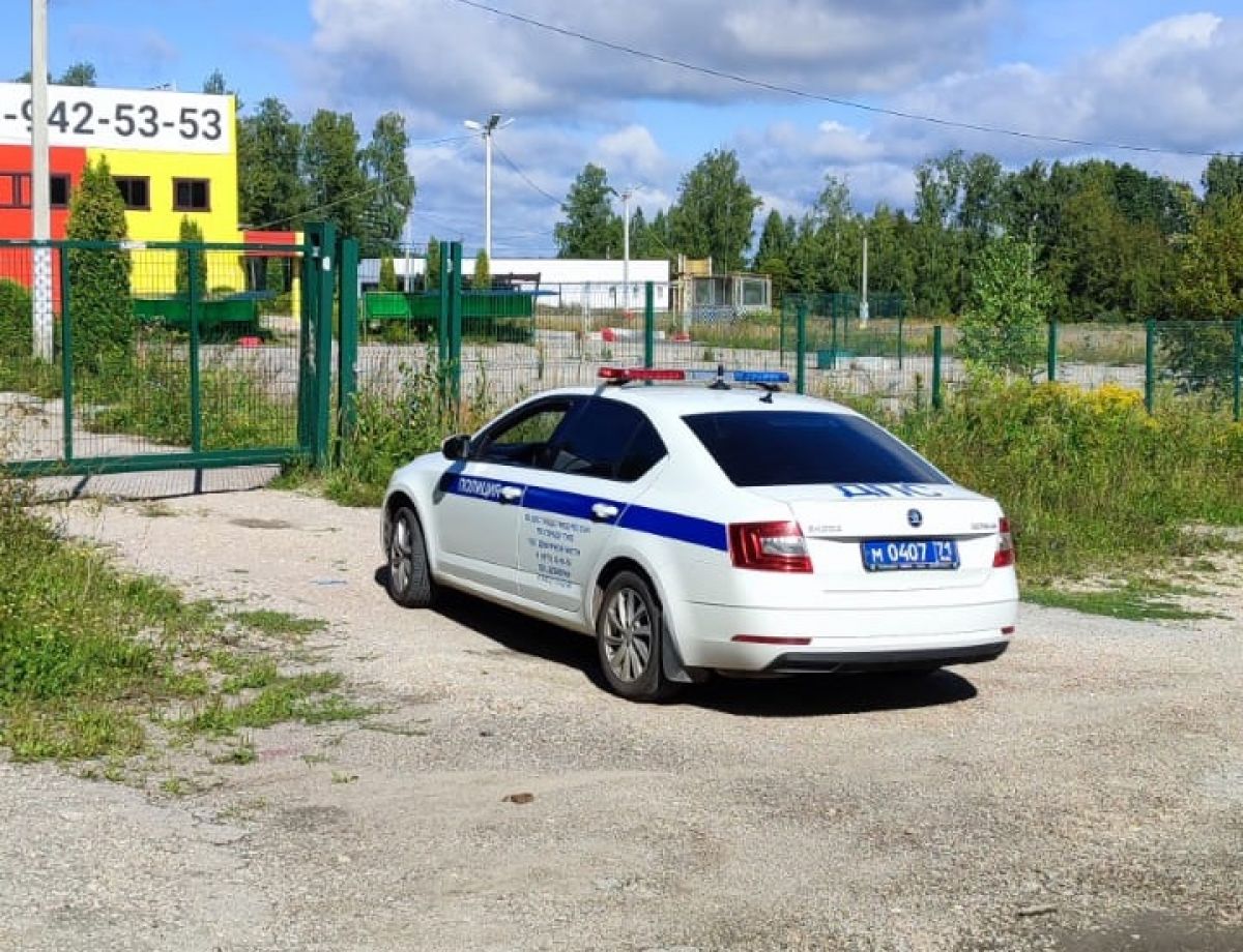 У парня сильно толстый в диаметре.