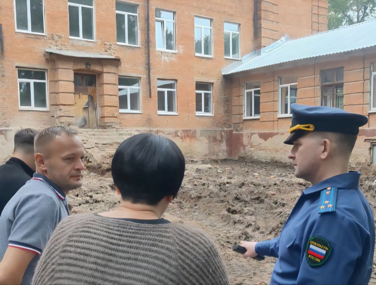 Прокурор Тульской области проверил ремонт школы в Липках