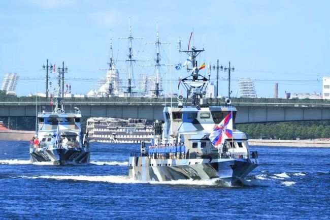 В Петербурге прошел главный парад ВМФ России