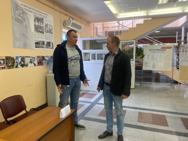 Именной избирательный участок в Новомосковске посетил эксперт Ассоциации «Независимый общественный мониторинг»
