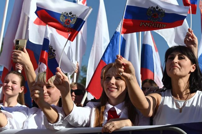 Владимир Путин предложил учредить День воссоединения России с новыми регионами