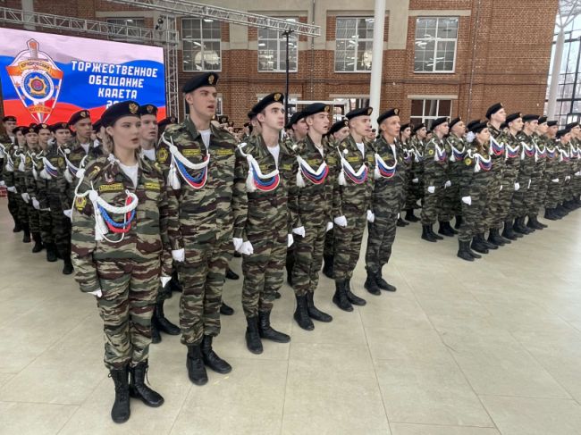 Начальник регионального УМВД Андрей Даценко поздравил тульских кадетов с торжественным обещанием верности служения Отечеству