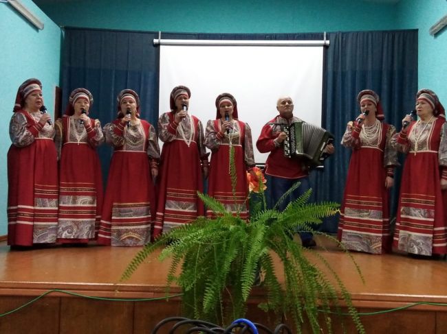 37 лет не расстается с песней народный коллектив «Рябинушка»