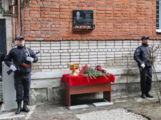 В отделе полиции «Ленинский» УМВД России по г. Туле открыта мемориальная доска полицейскому, погибшему во время служебно