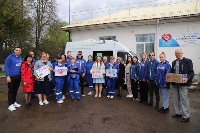 «Единая Россия» поздравила сотрудников скорой медицинской помощи с профессиональным праздником