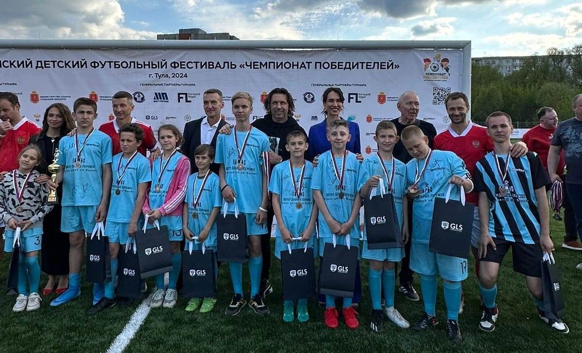 Евгений Алдонин, Александр Мостовой и Дмитрий Сычев сыграли с юными футболистами в Туле