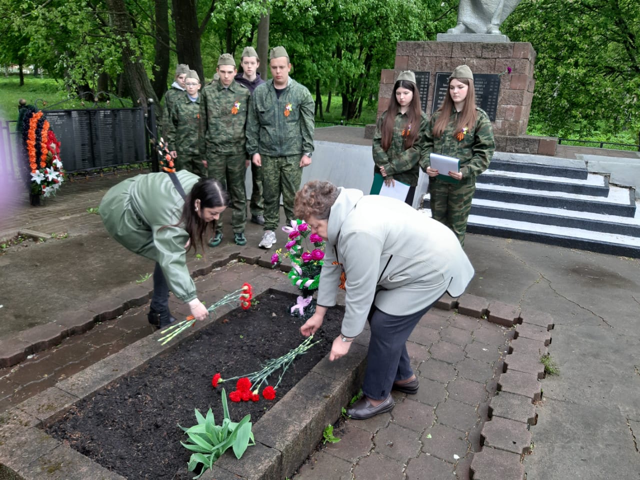 В Хитровщине первая остановка автопробега по местам воинских захоронений