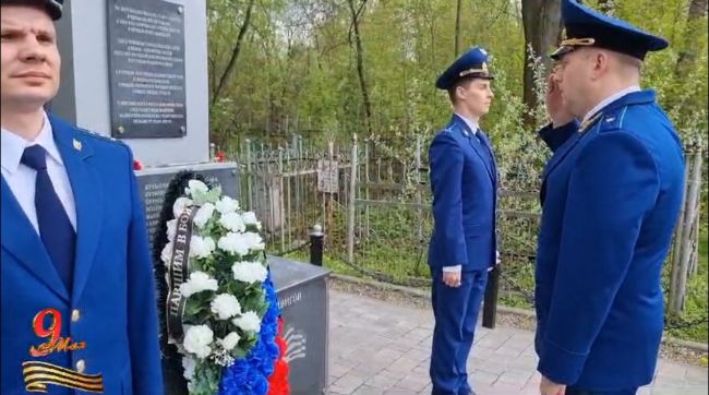 Александр Грицаенко почтил память воинов, захороненных на Чулковском кладбище Дмитрия Салунского