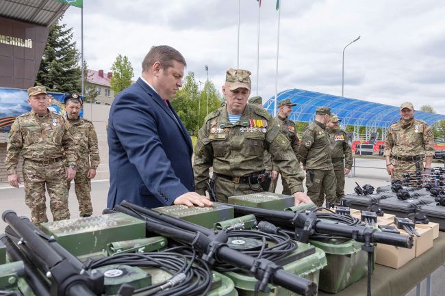По поручению Алексея Дюмина военнослужащим добровольческого отряда передали машины и оборудование