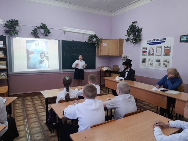 В первой школе конкурс чтецов пушкинских стихов судил сам Александр Сергеевич