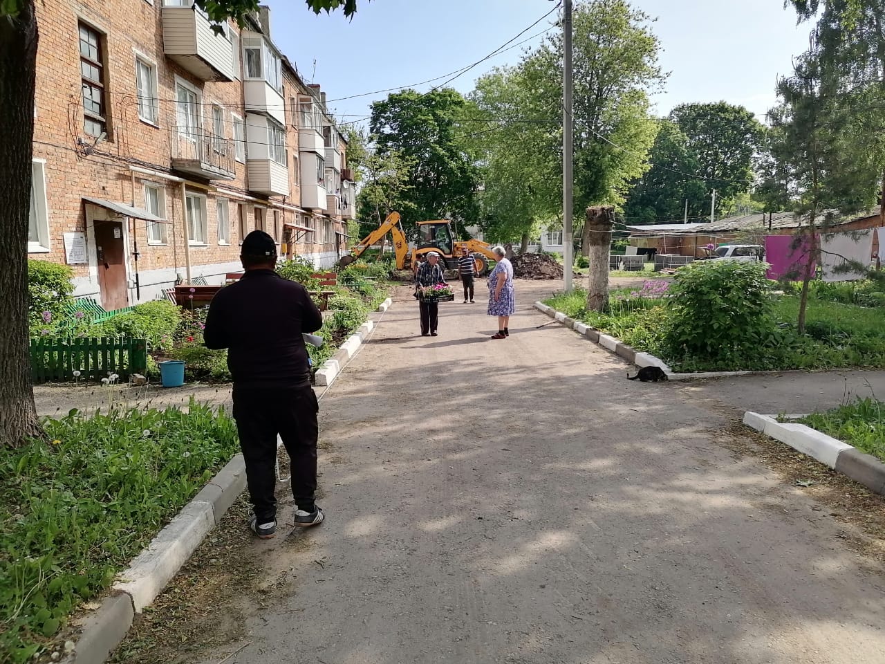 В Кимовске благоустраиваются дворовые территории - Районные будни.  Кимовский район