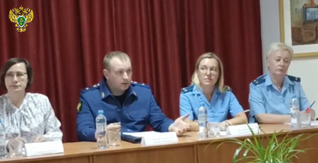 Прокурор области Александр Грицаенко пообщался с представителями бизнес-сообщества Чернского района