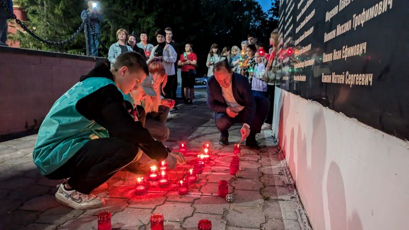 «Огненные картины войны» зажглись на мемориале в Крачевском лесу
