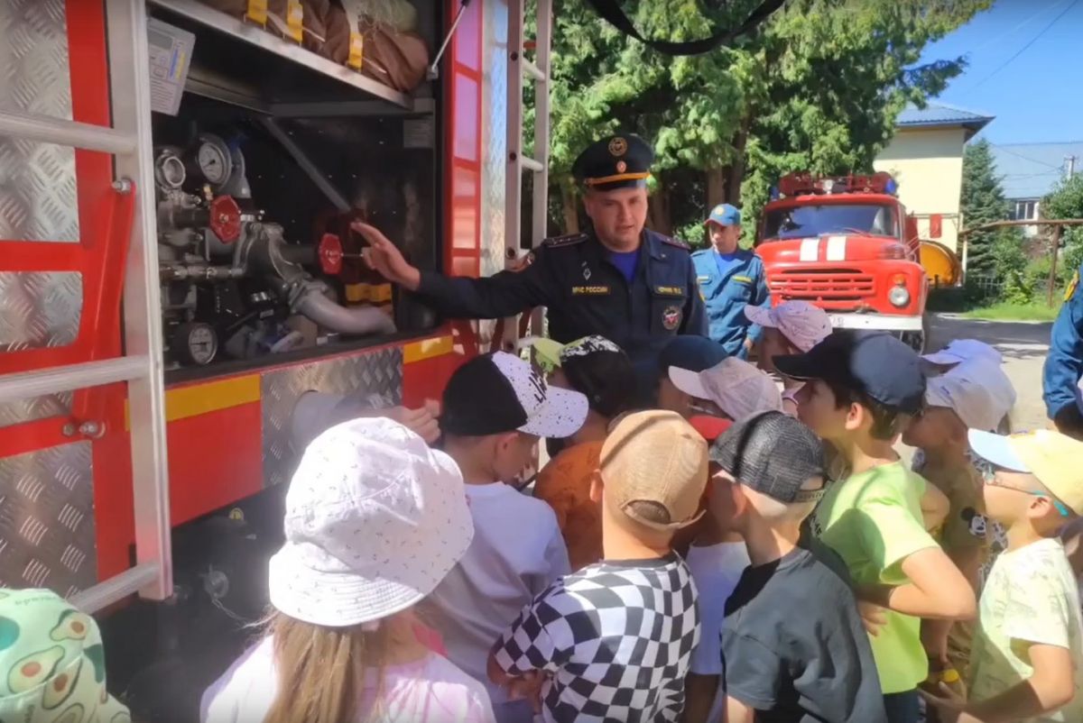 Познакомились с профессией пожарного и вспомнили о правилах безопасности