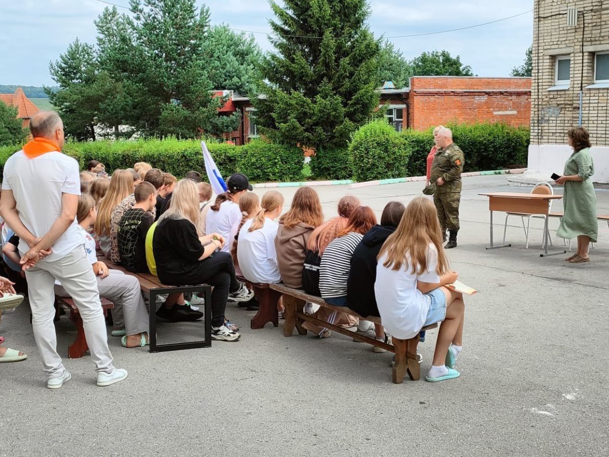 Ветеран СВО посетил военно-патриотический центр «Авангард»