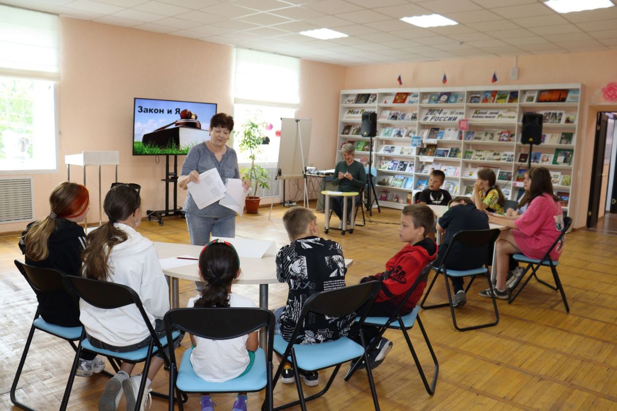В Новольвовской сельской модельной библиотеке прошла игра-расследование «Путешествие по стране «ЗАКОН и Я»