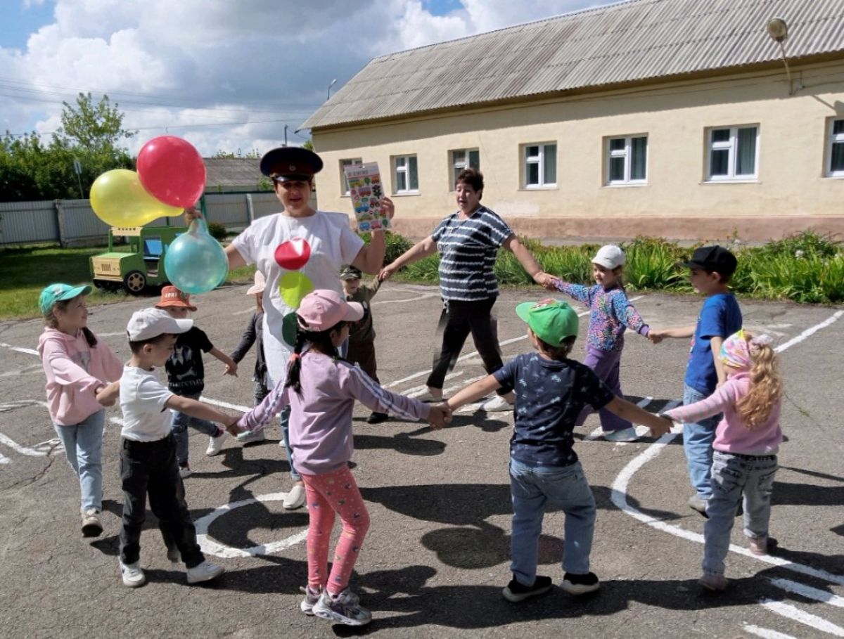 В день рождения Светофора имениннику отдали дань уважения
