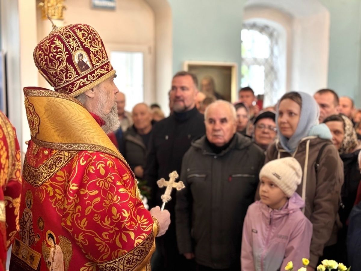 Божественную литургию в день памяти святой Матроны совершил на ее родине митрополит Тульский и Ефремовский Алексий Божественную литургию в день памяти святой Матроны совершил на ее родине митрополит Тульский и Ефремовский Алексий